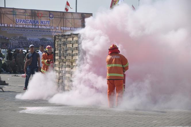 Simulasi Kebakaran pada Pemilukada dalam Rangka HUT Satpol PP Kab Pasuruan
